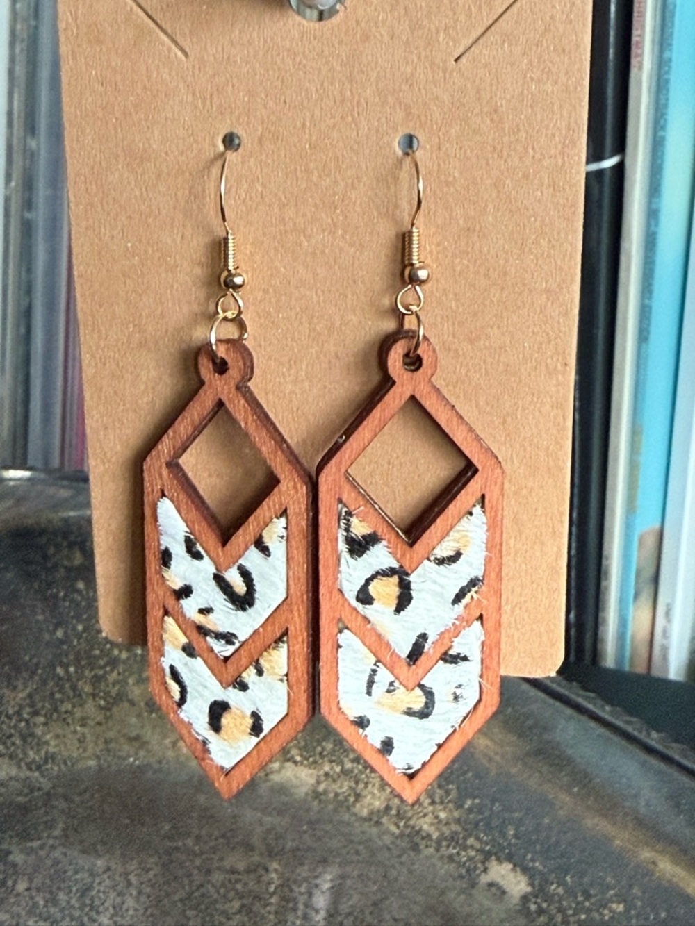 Rock & Vibe Chevron Wood Animal Print Earrings Boho Hippie Western Brown - Picture 3 of 4